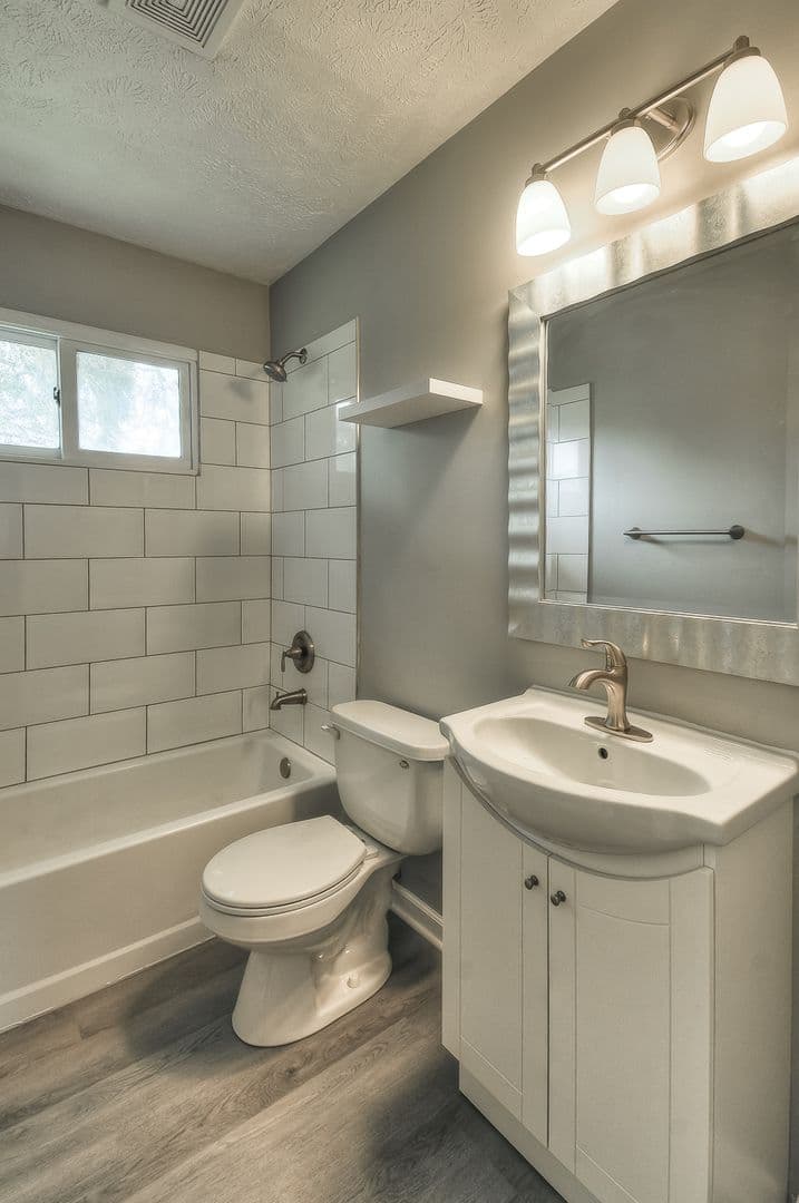 Omaha House: 5415 Poppleton Ave.