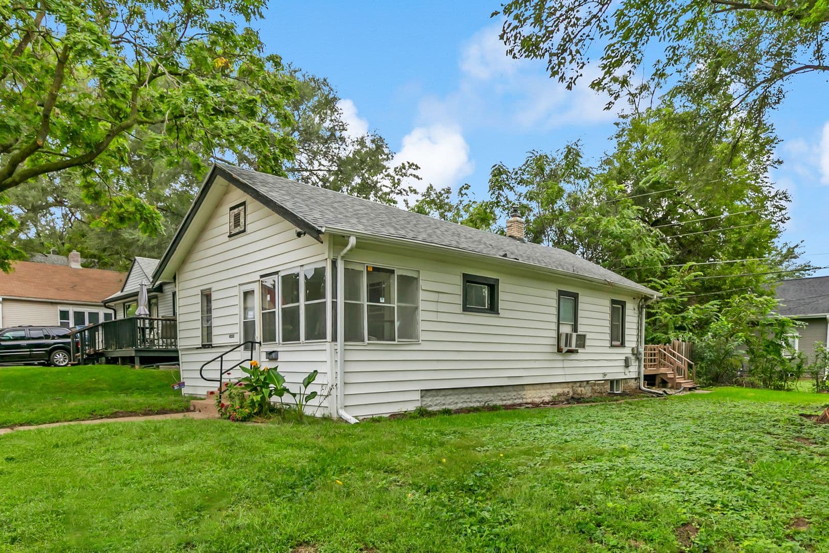 Omaha House: 4252 Maple Street