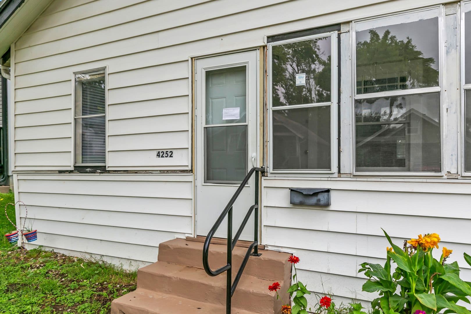 Omaha House: 4252 Maple Street