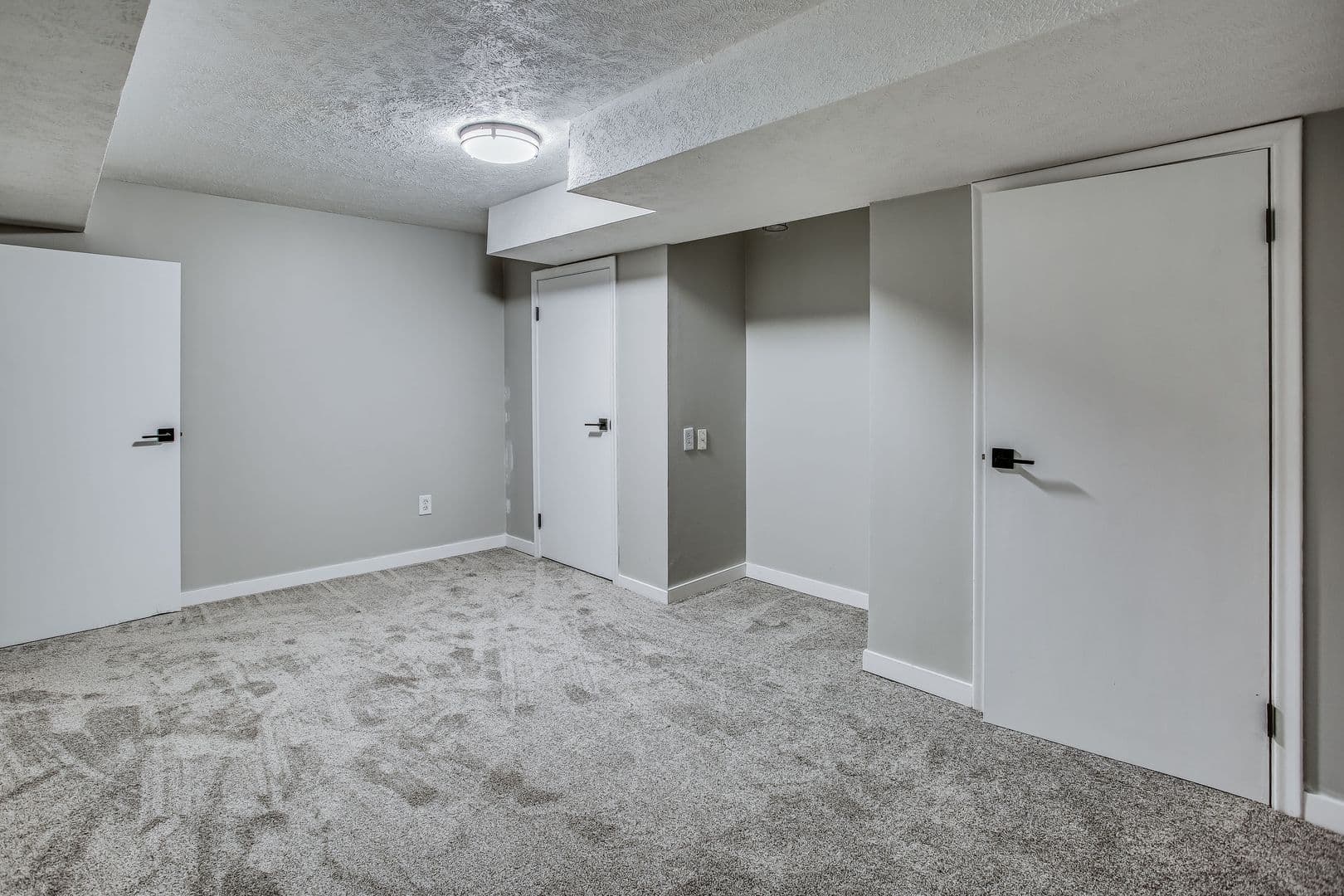 Omaha House: 7071 Izard St.