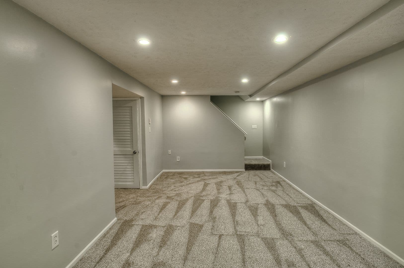 Omaha House: 5415 Poppleton Ave.
