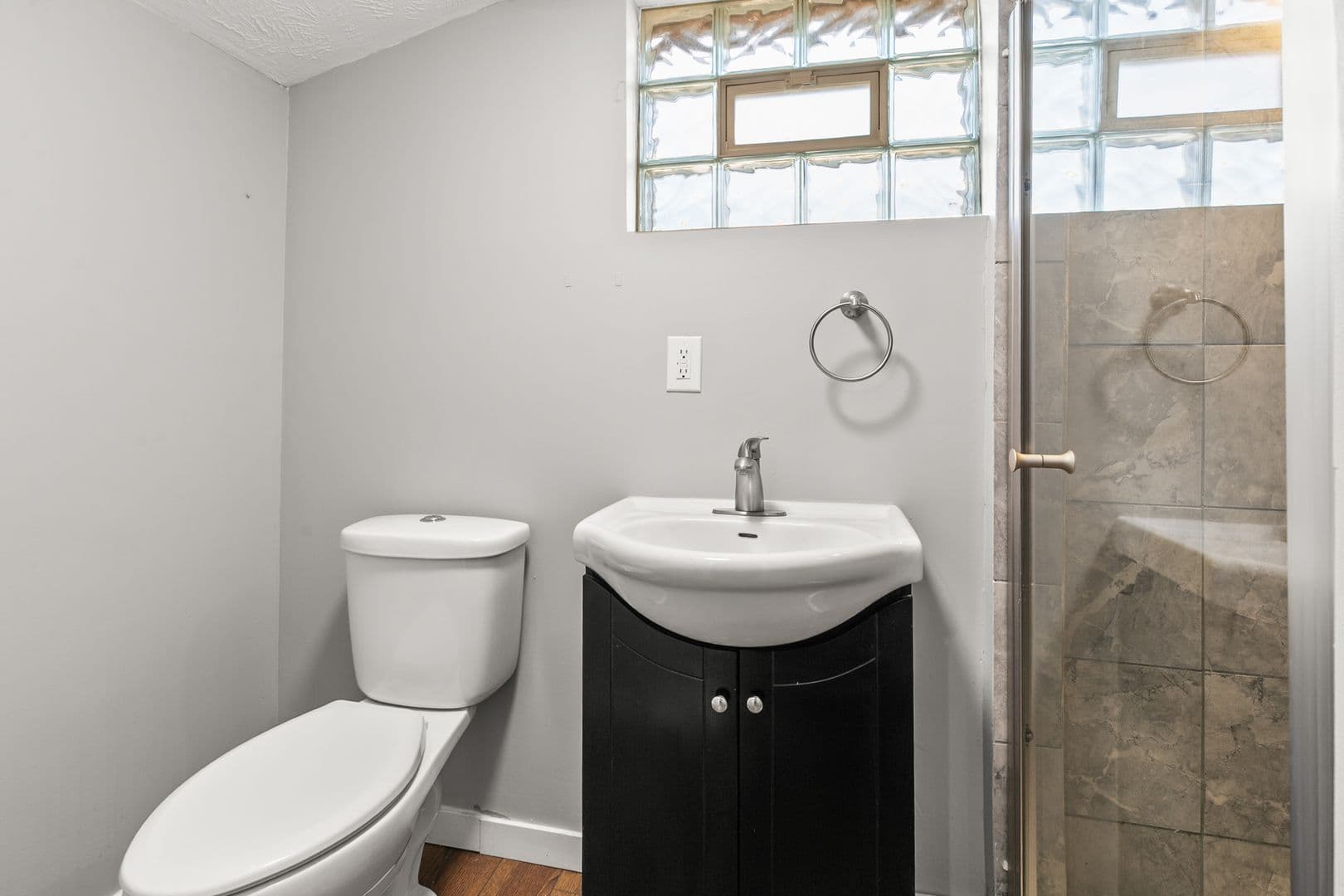 Omaha House: 6352 Poppleton Ave.