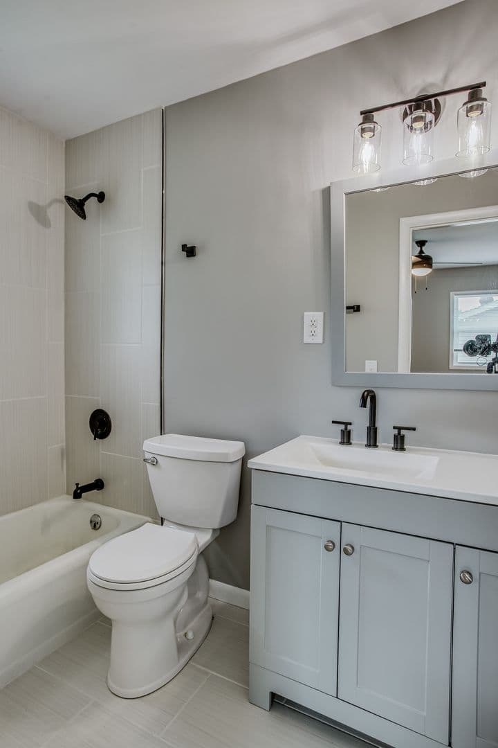 Omaha House: 7071 Izard St.