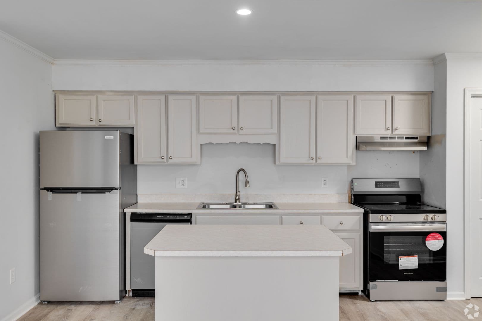 Greenwood Apartment: 101 Seachase Lane