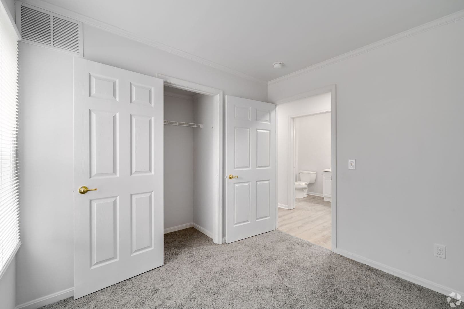 Greenwood Apartment: 101 Seachase Lane
