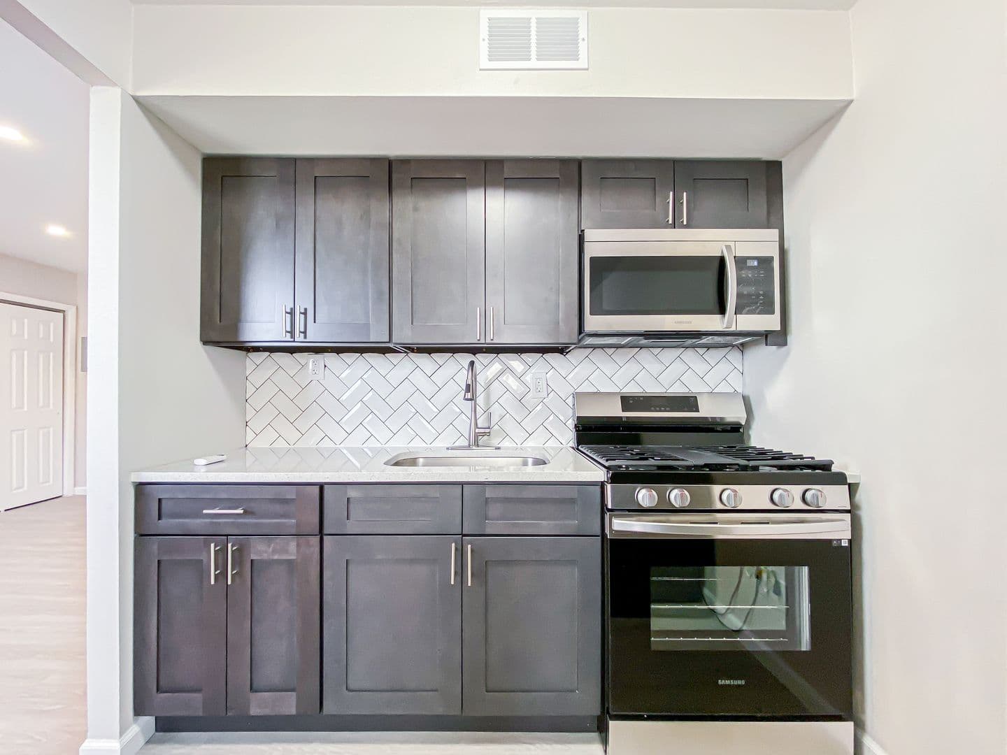 Philadelphia Apartment: 9400-9414 Roosevelt Blvd.