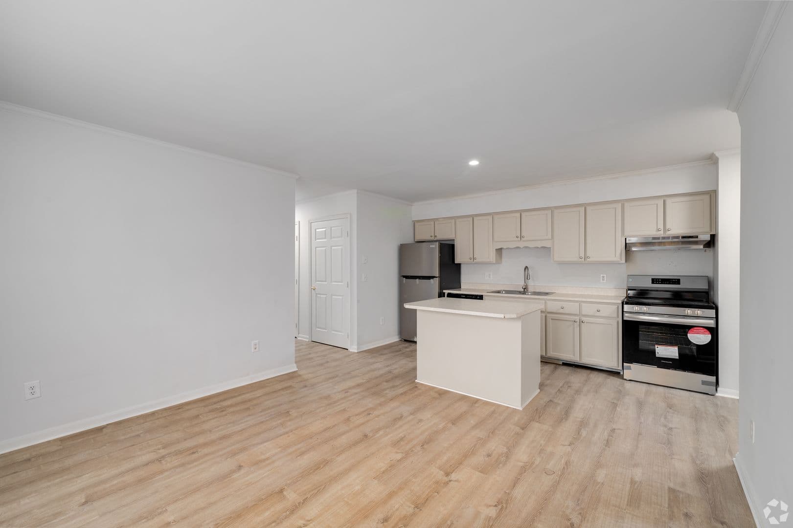Greenwood Apartment: 101 Seachase Lane