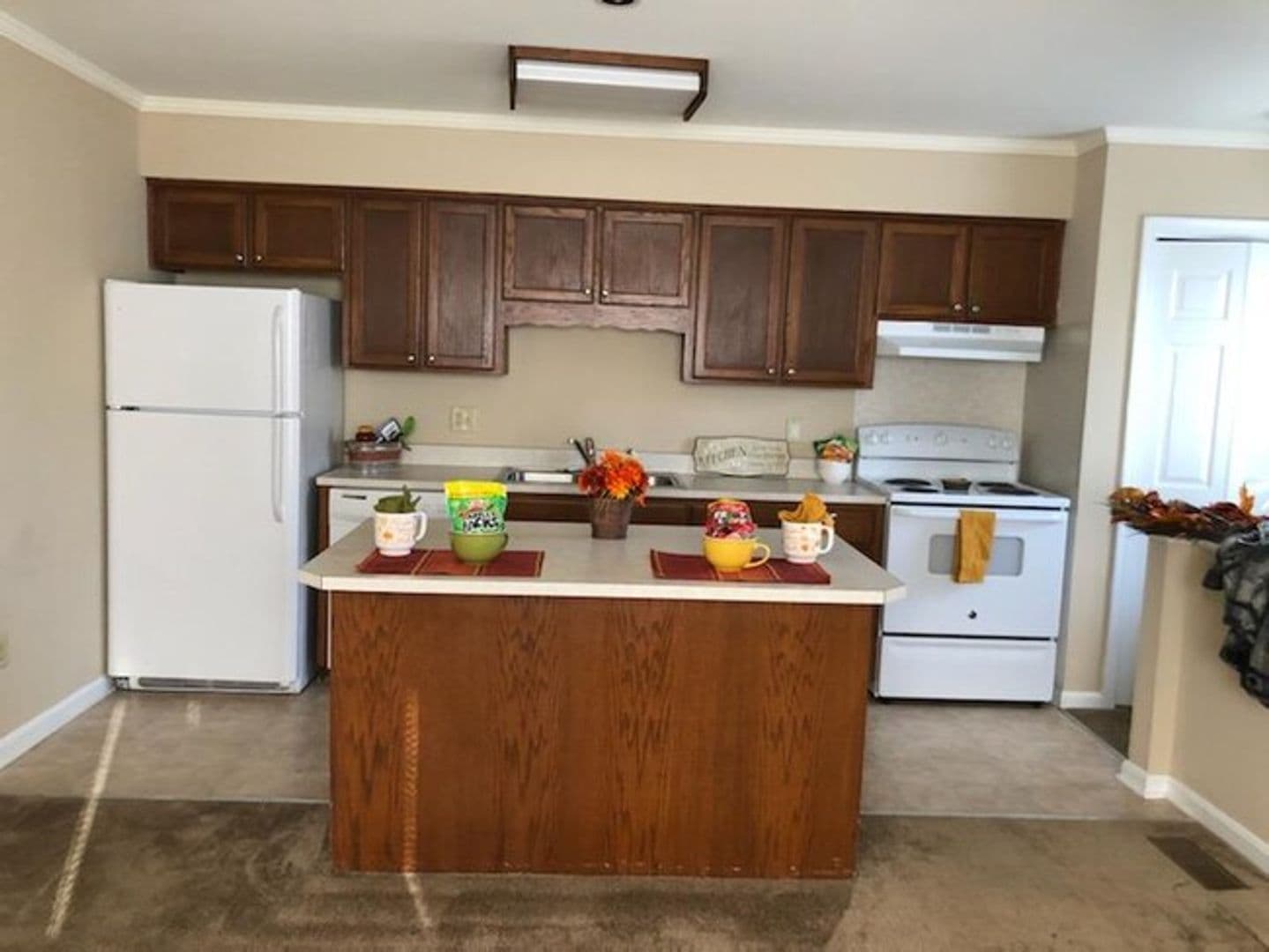 Greenwood Apartment: 101 Seachase Lane