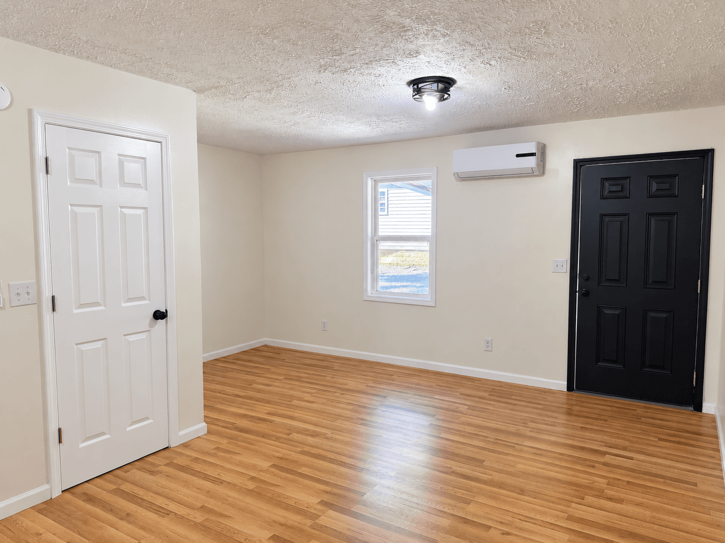 London Apartment: 229 Sowder Lane