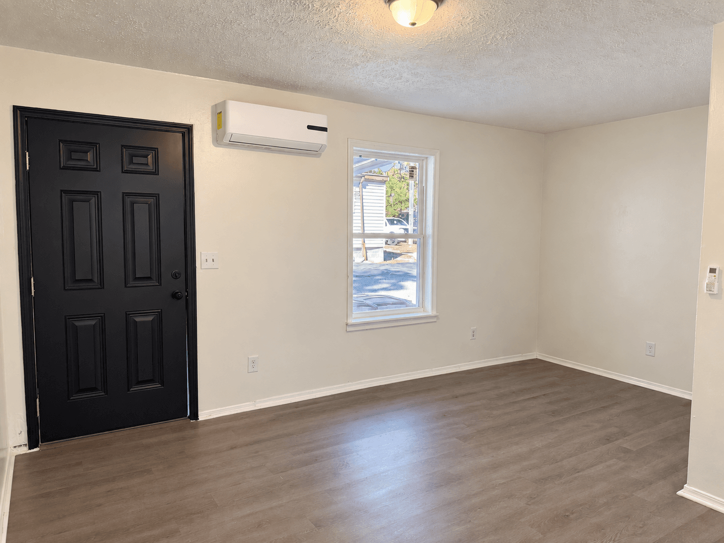London Apartment: 229 Sowder Lane