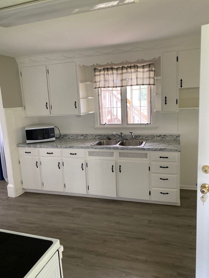 Olyphant Apartment: 215 Mary Street