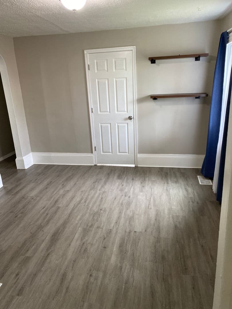 Olyphant Apartment: 215 Mary Street