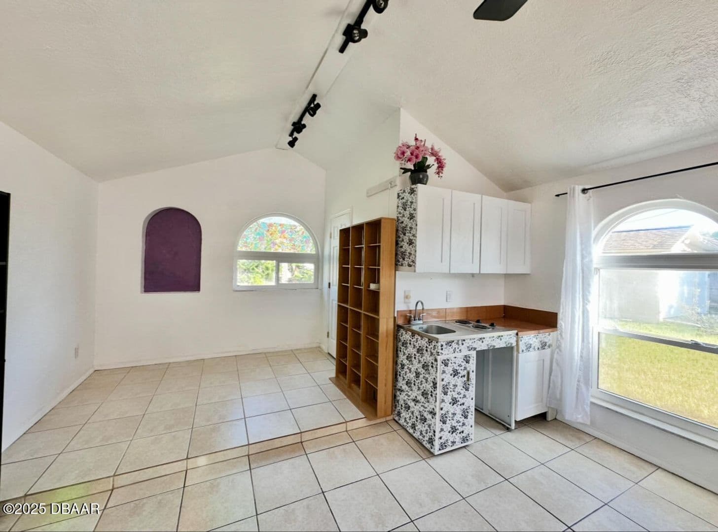Daytona Beach House: 1104 Jacaranda Ave