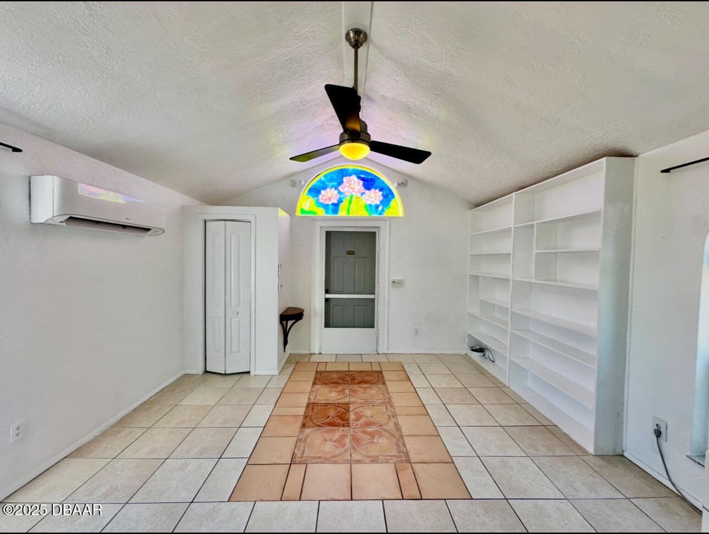 Daytona Beach House: 1104 Jacaranda Ave