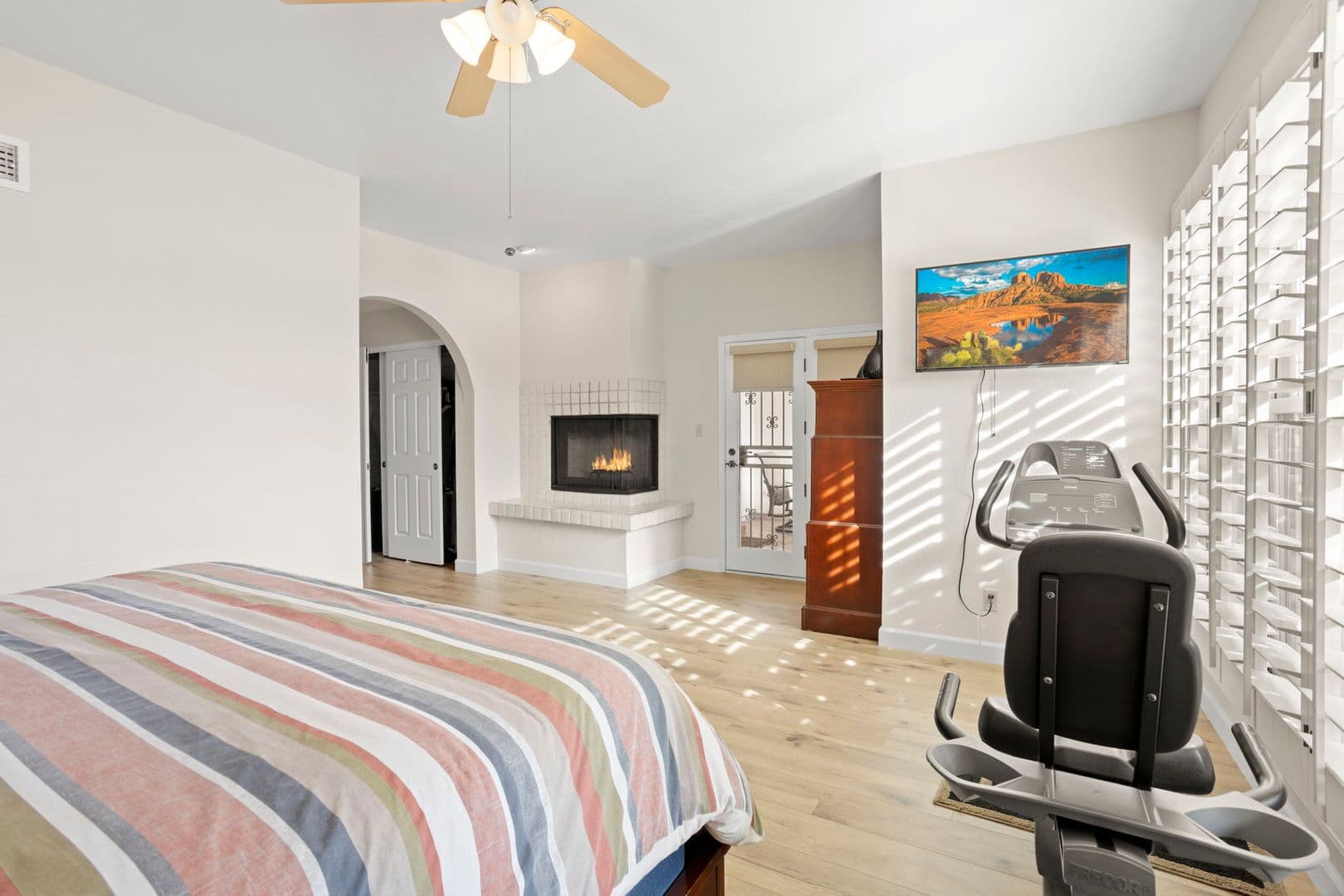 Tempe House: 5200 South Lakeshore Drive #128