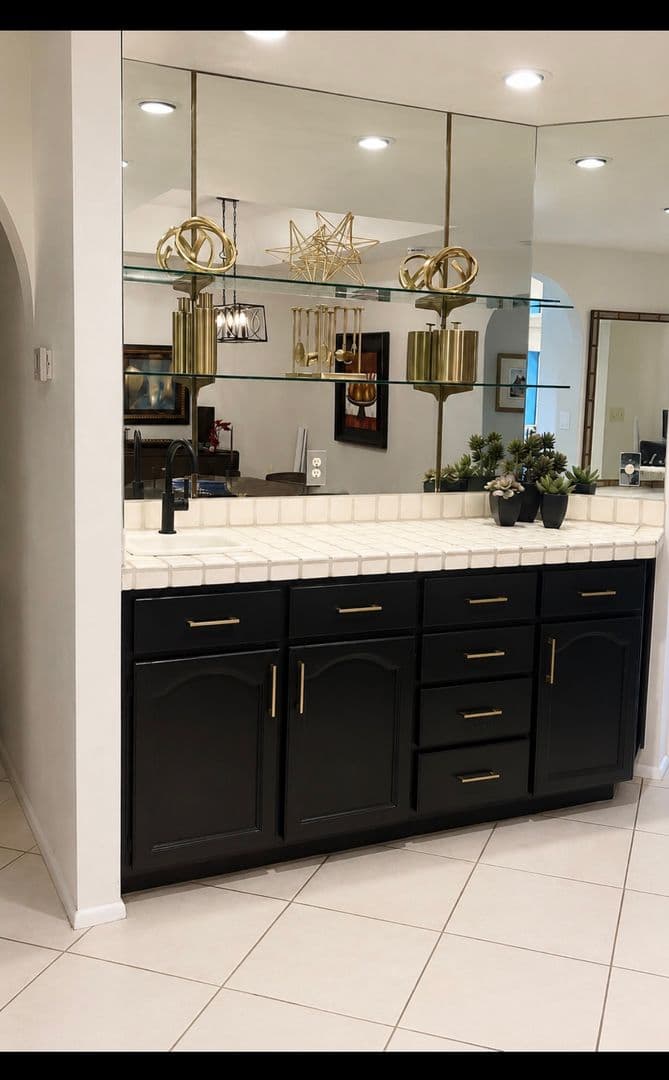 Tempe House: 5200 South Lakeshore Drive #128