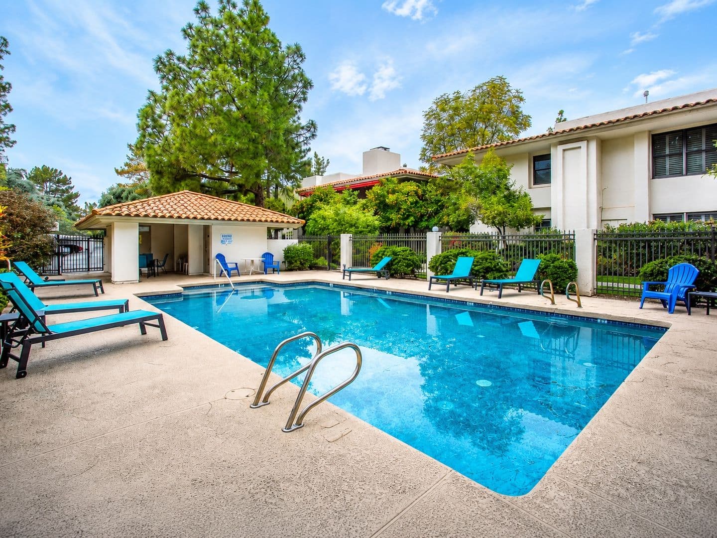 Tempe House: 5200 South Lakeshore Drive #128