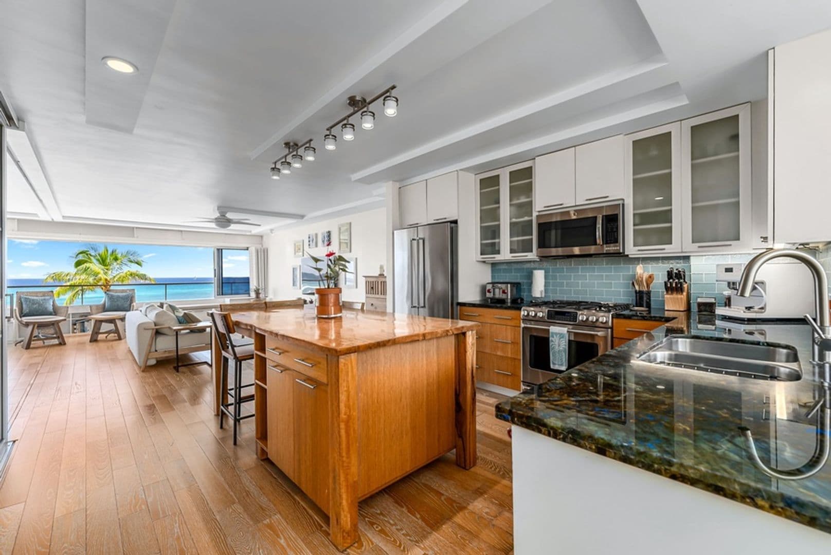 Honolulu House: 2895 Kalakaua Avenue