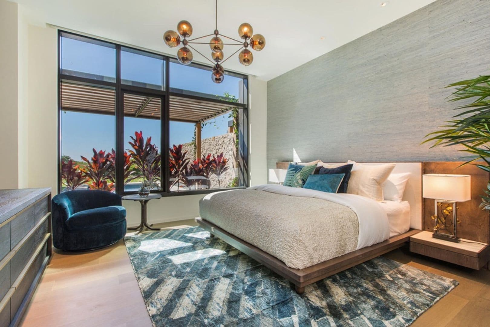 Honolulu House: 1388 Ala Moana Boulevard
