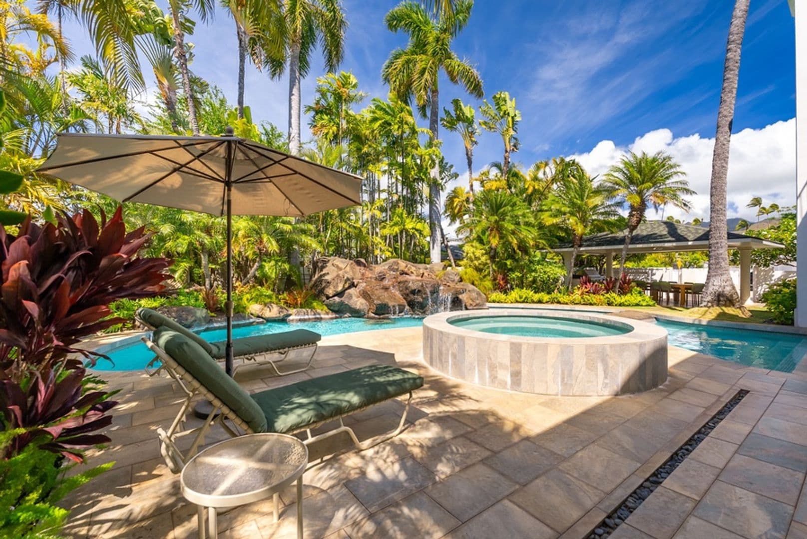 Honolulu House: 4818 Kahala Ave