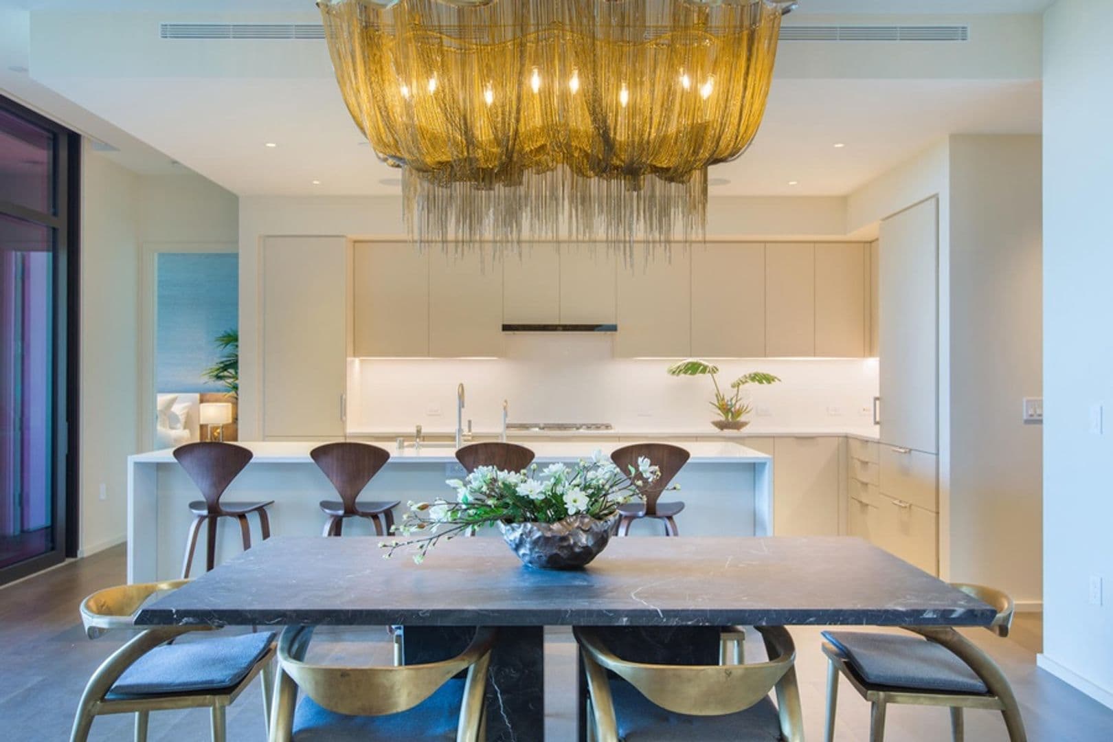 Honolulu House: 1388 Ala Moana Boulevard