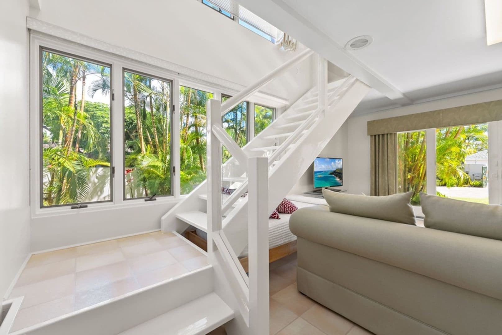 Honolulu House: 4818 Kahala Ave