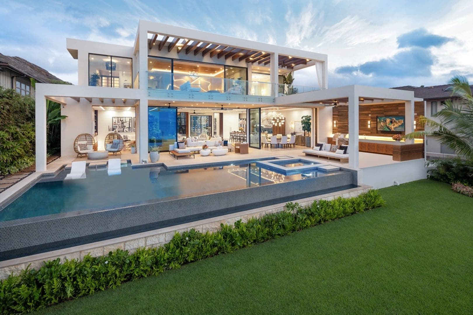 Honolulu House: 213 Kaalawai Place