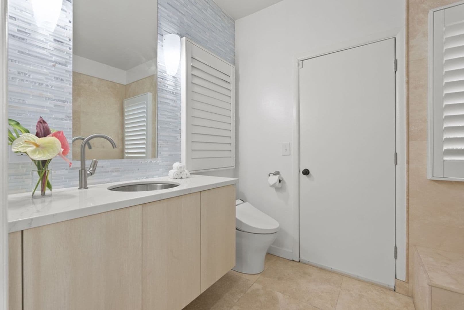 Honolulu House: 5641 Kalanianaole Hwy