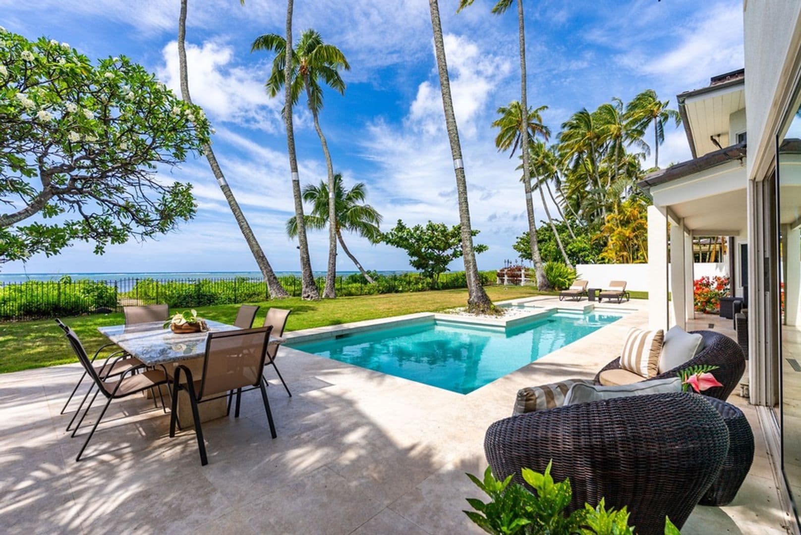 Honolulu House: 5641 Kalanianaole Hwy