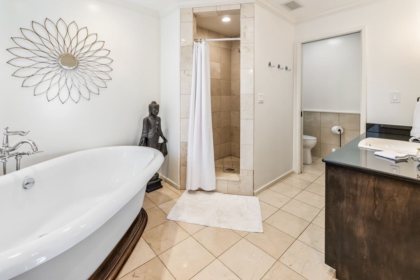 Honolulu House: 5687 Kalanianaole
