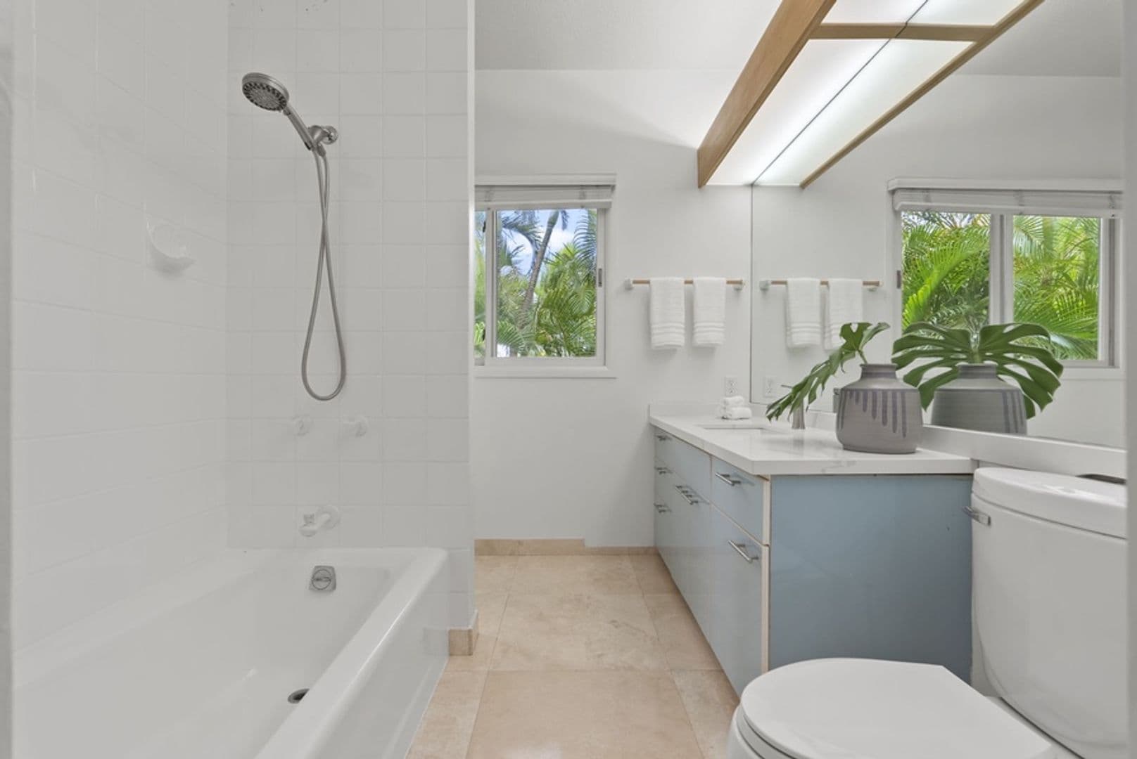 Honolulu House: 5641 Kalanianaole Hwy