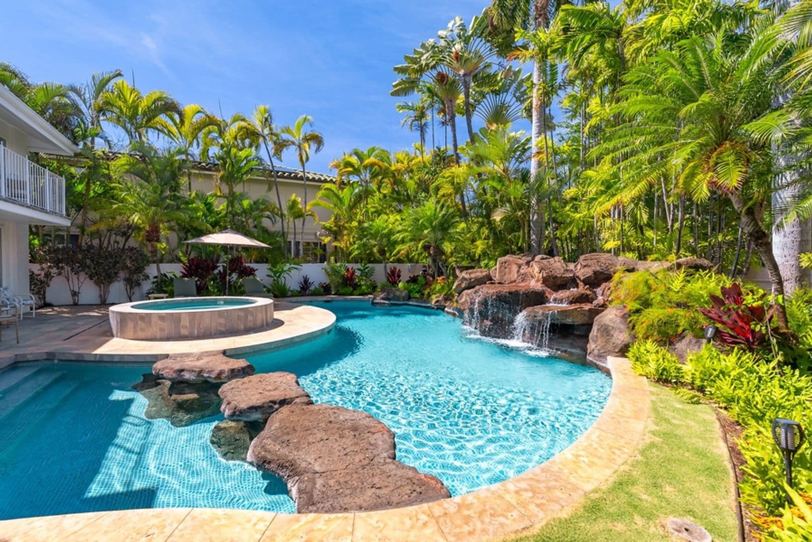Honolulu House: 4818 Kahala Ave