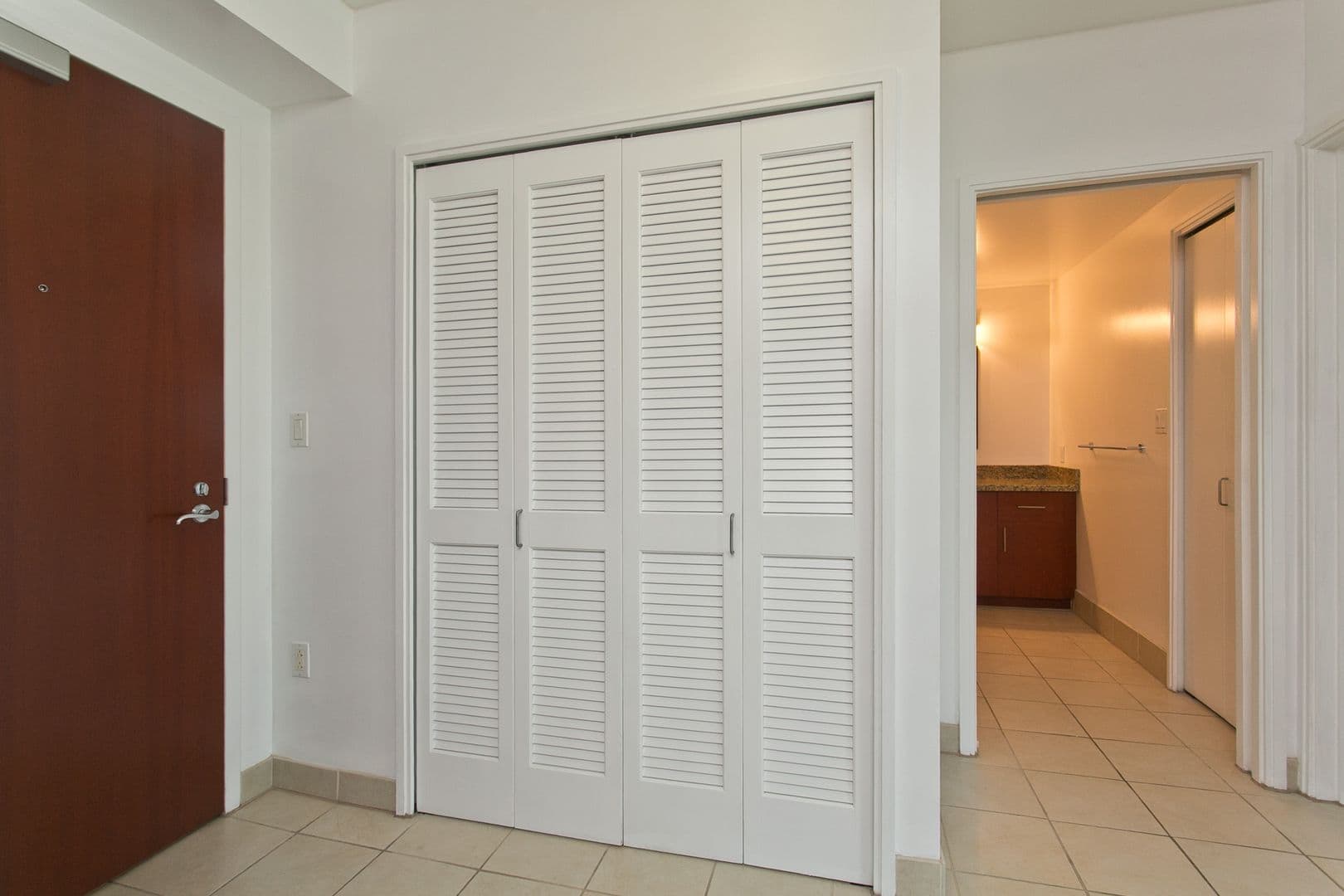 Honolulu Condo: 909 Kapiolani Blvd #2408