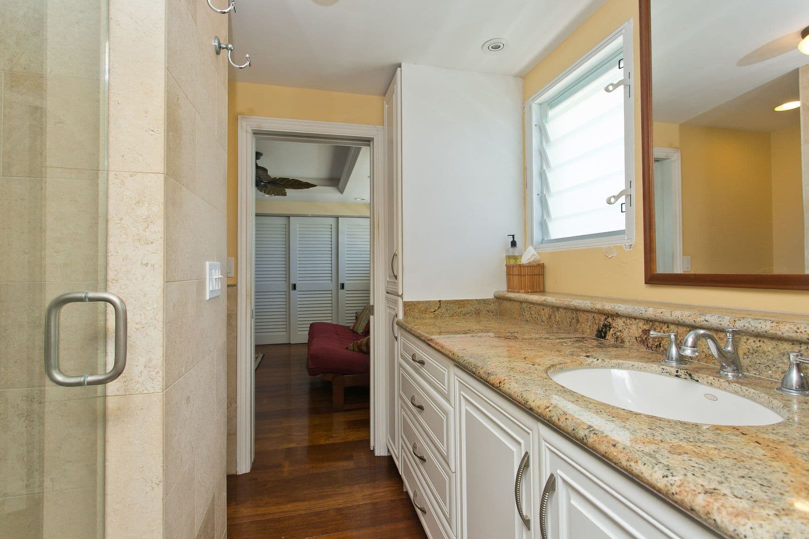 Honolulu Condo: 3065 Kalakaua Ave #8
