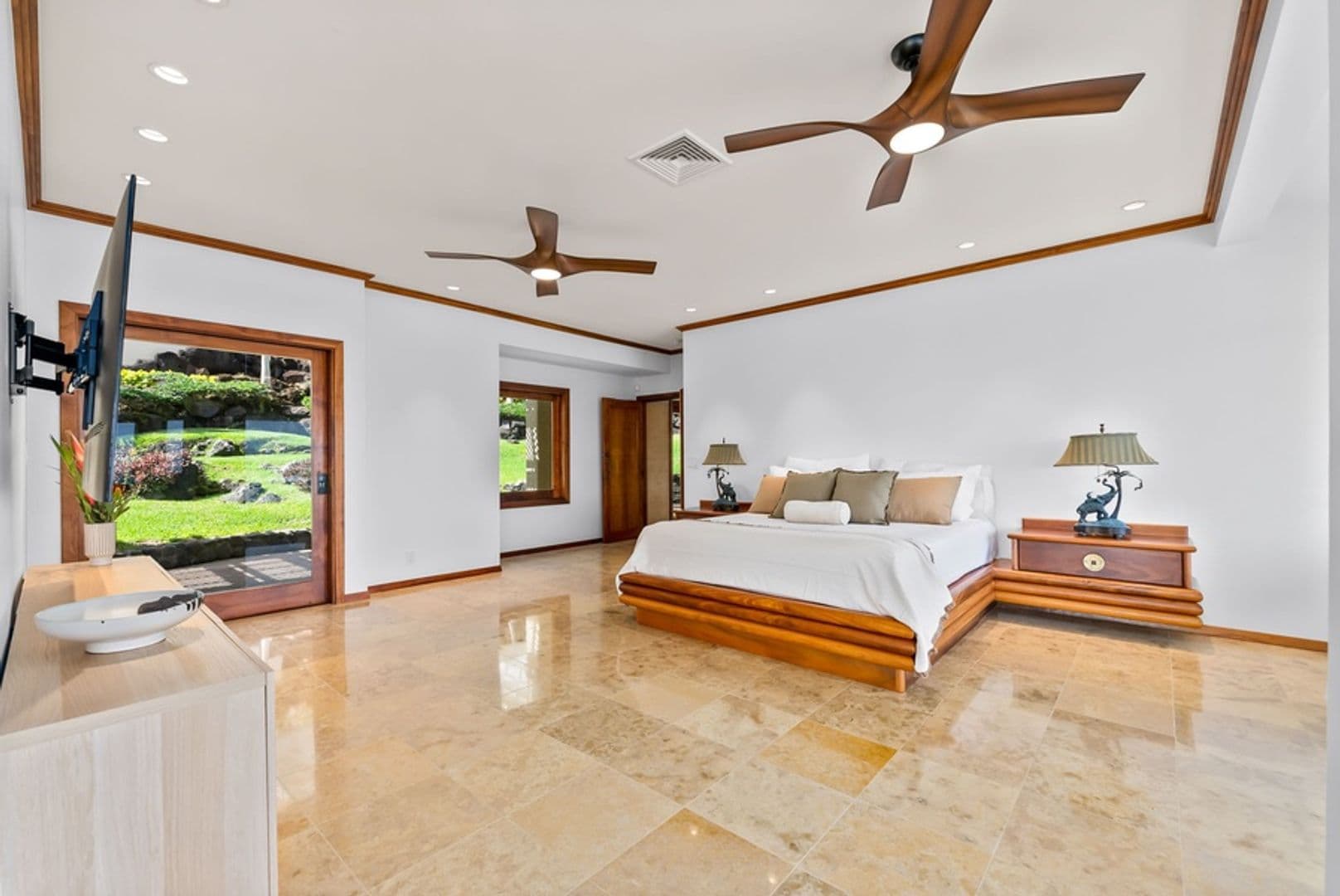 Honolulu House: 4157 Black Point Road