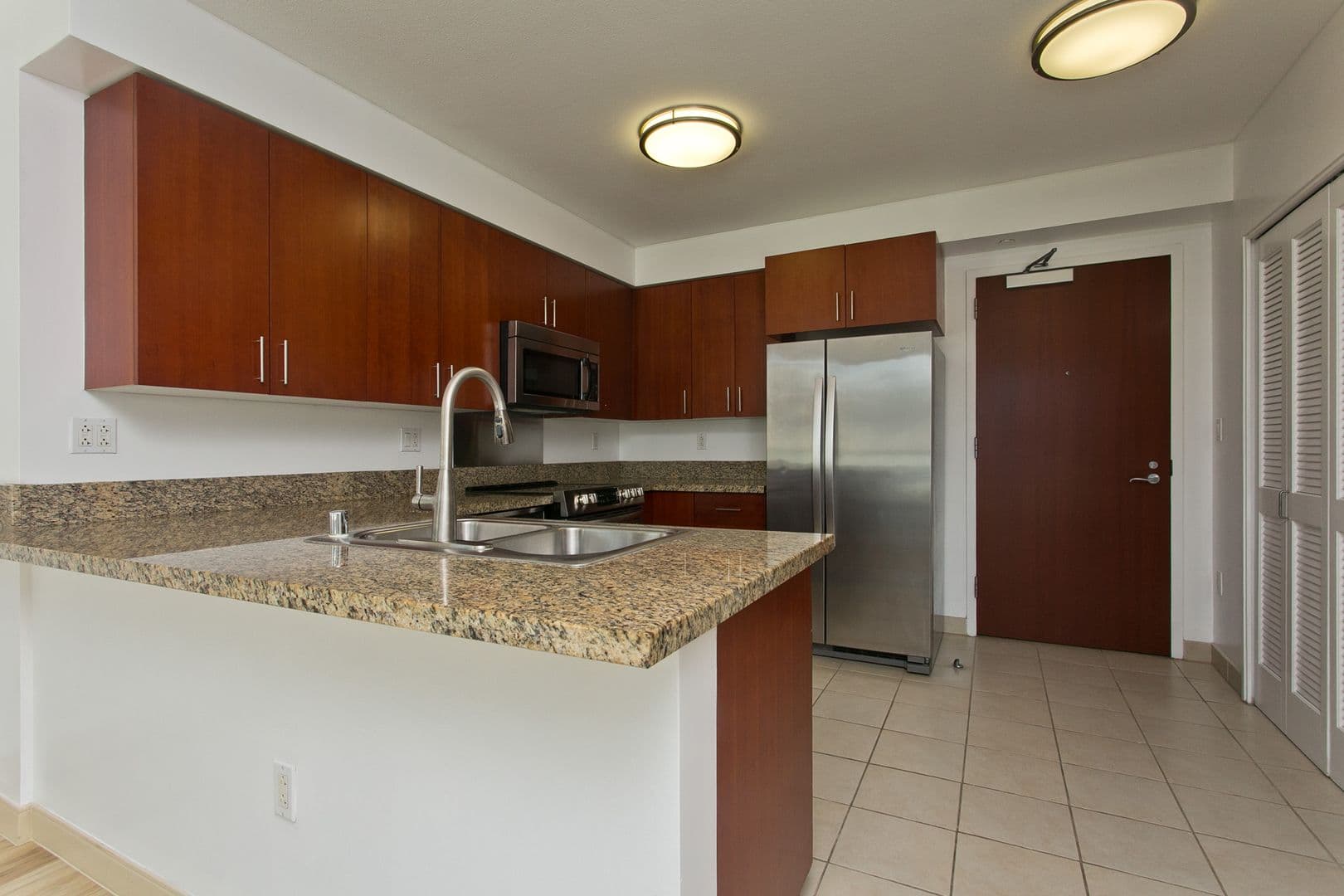 Honolulu Condo: 909 Kapiolani Blvd #2408