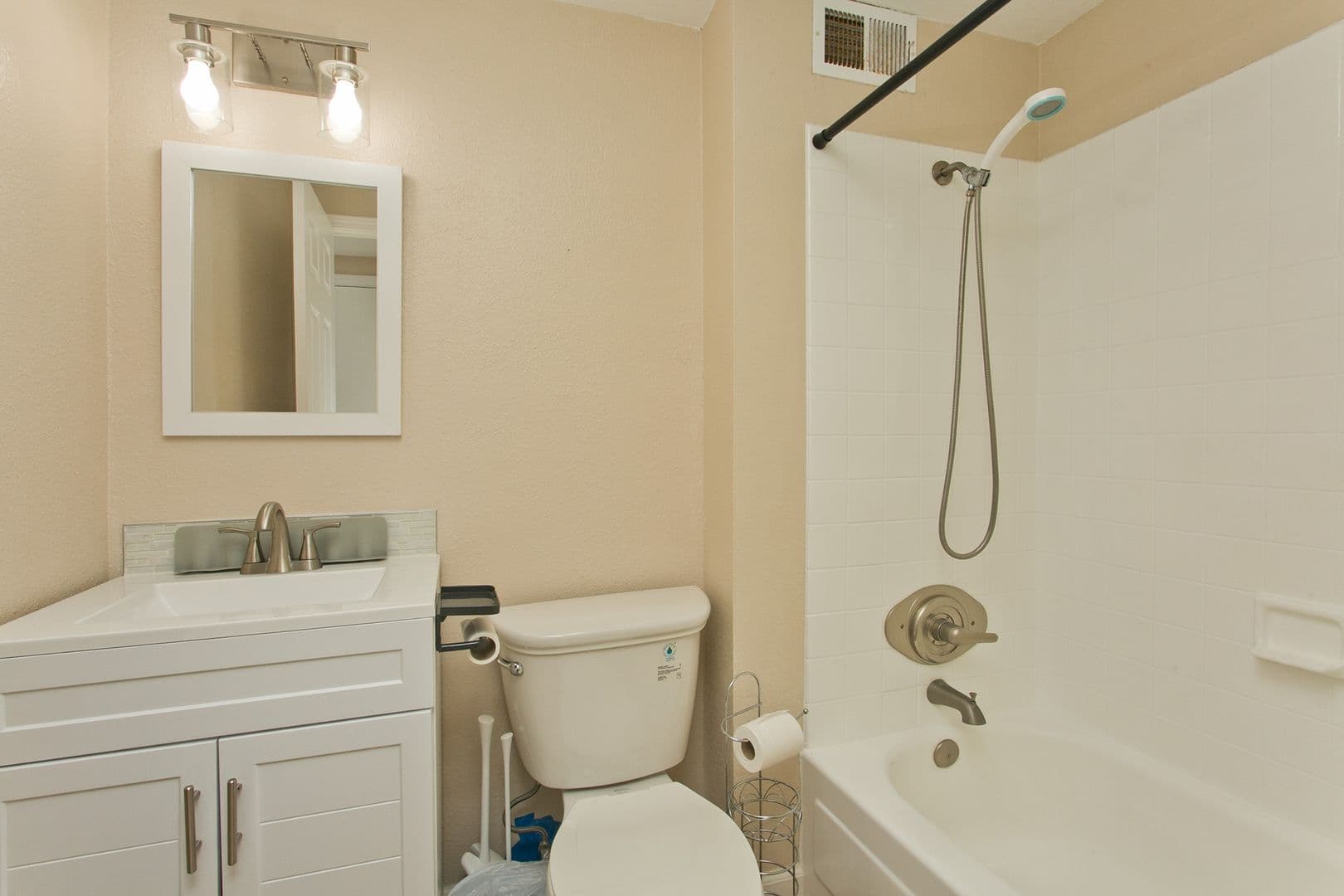 Honolulu Condo: 2211 Ala Wai Blvd #1606