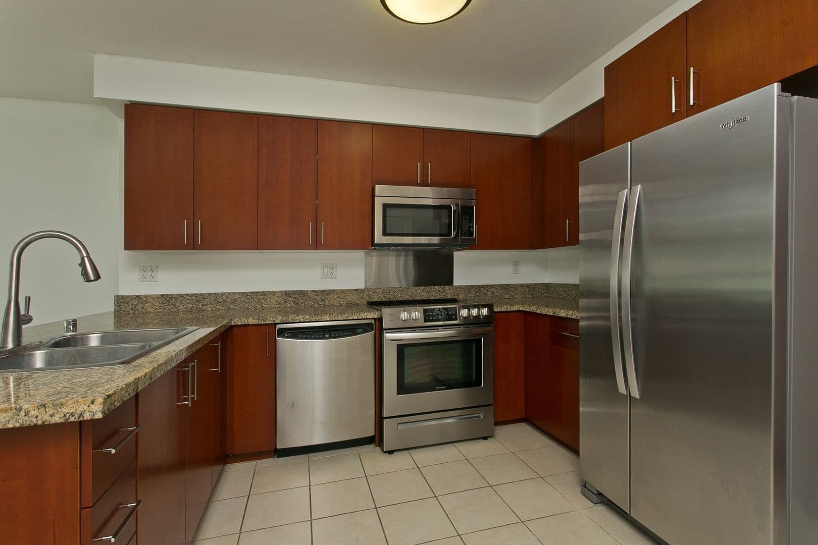 Honolulu Condo: 909 Kapiolani Blvd #2408