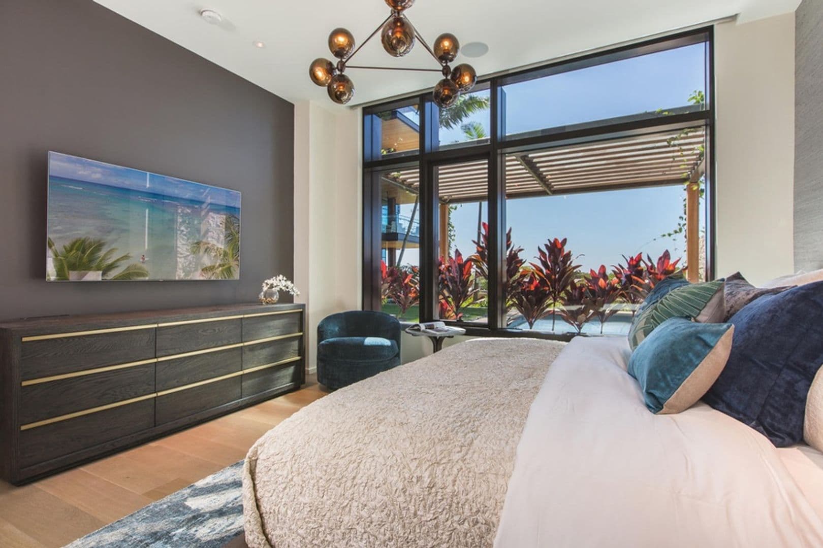 Honolulu House: 1388 Ala Moana Boulevard