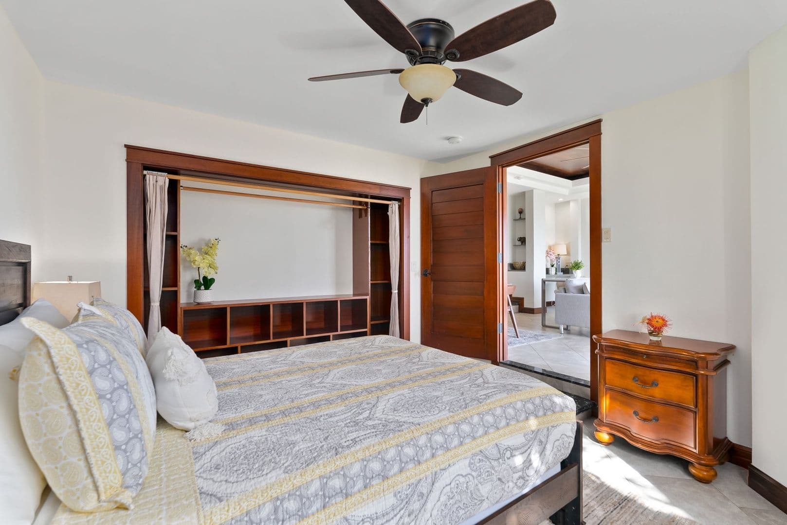 Honolulu House: 5017 Kalanianaole Hwy