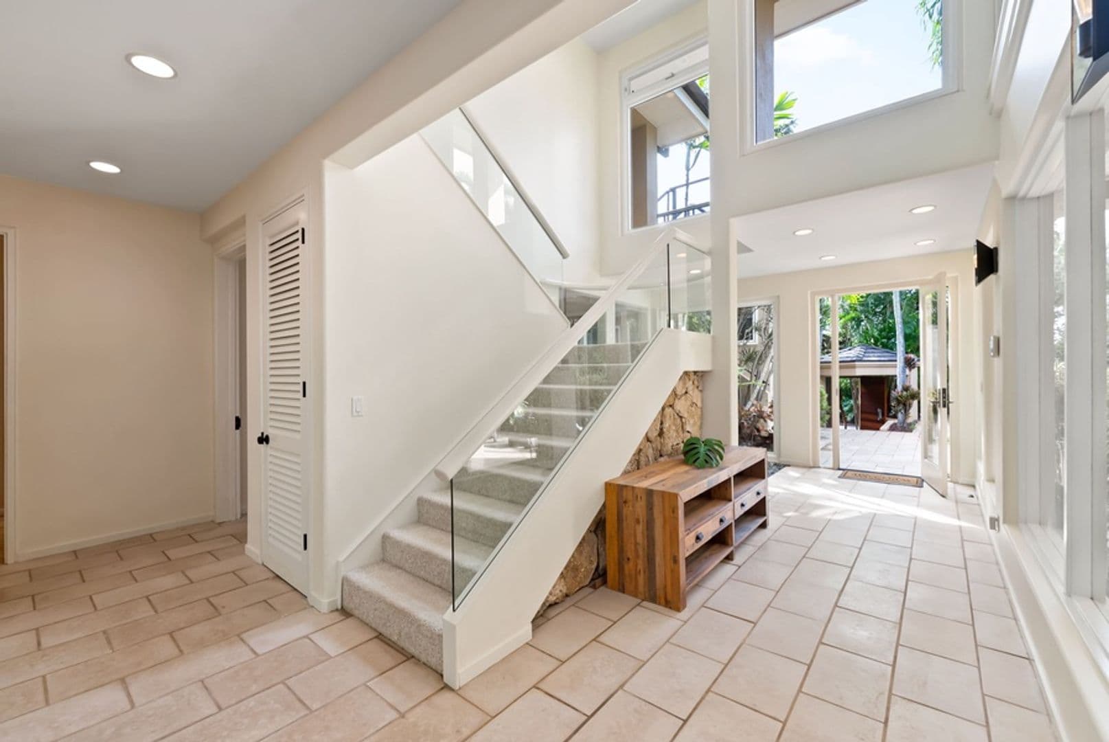 Honolulu House: 224C Kulamanu Pl