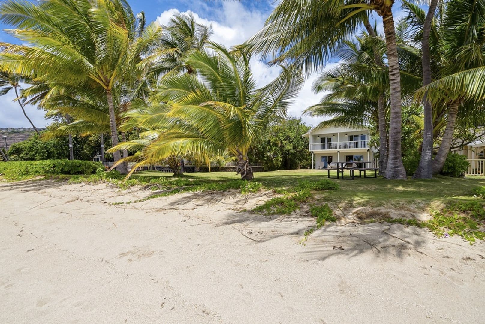 Honolulu House: 230 Paiko Drive