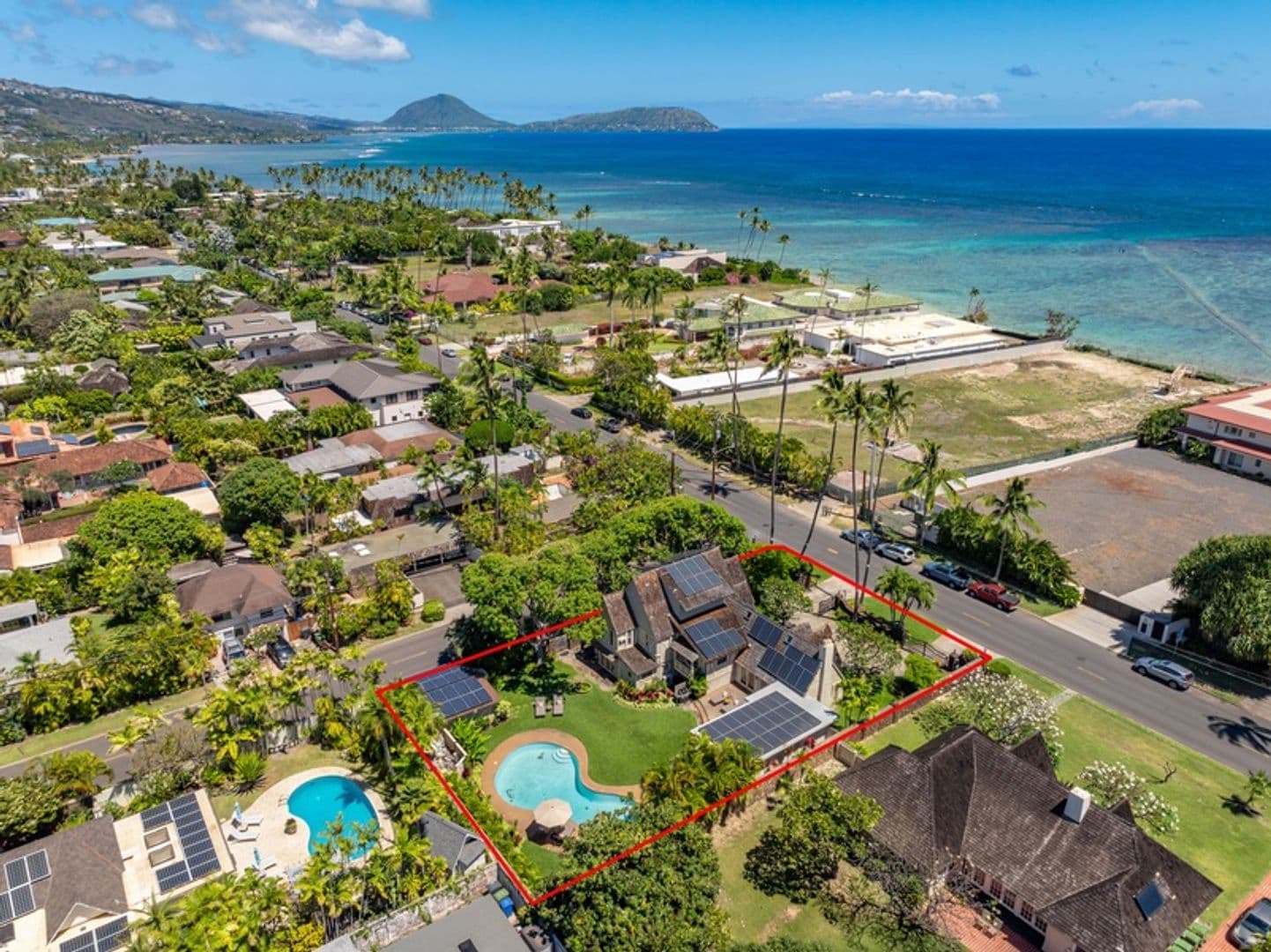 Honolulu House: 4584 Kahala Avenue