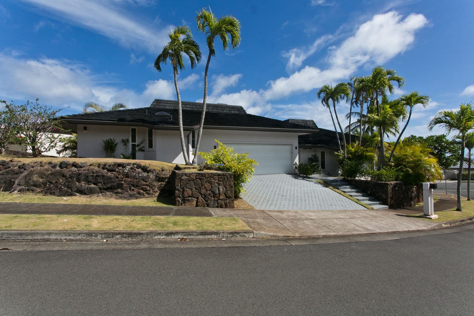 Honolulu House: 357 Lelekepue Pl