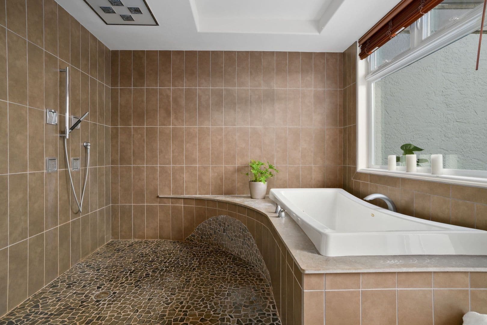 Princeville House: 4100 Queen Emma's Drive