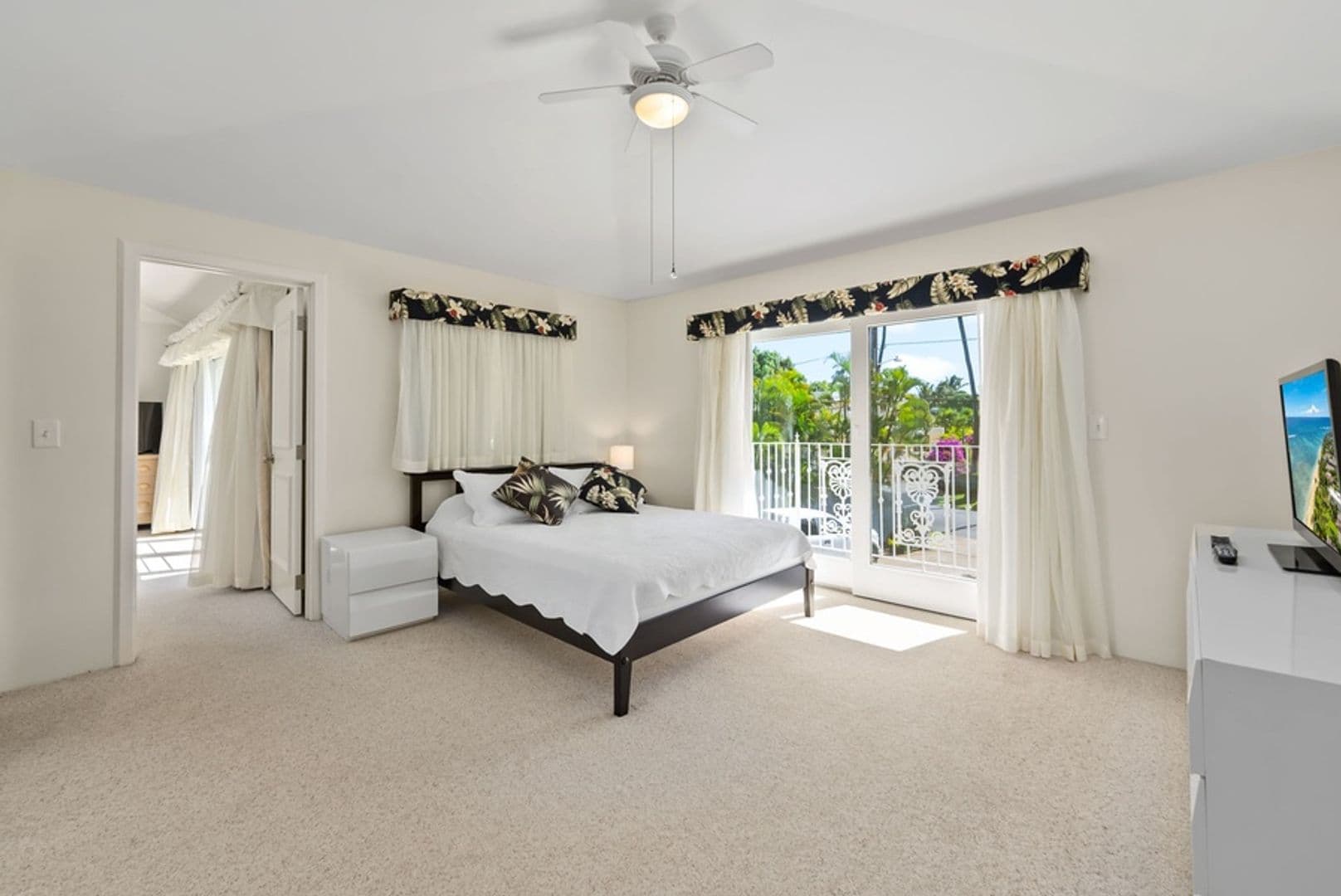 Honolulu House: 4818 Kahala Ave