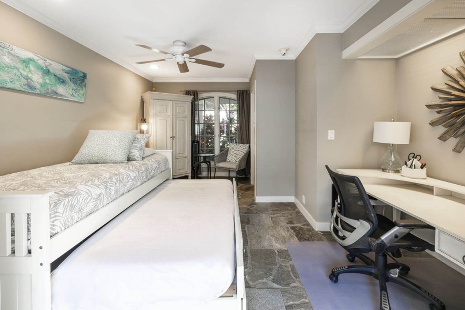Honolulu House: 5687 Kalanianaole
