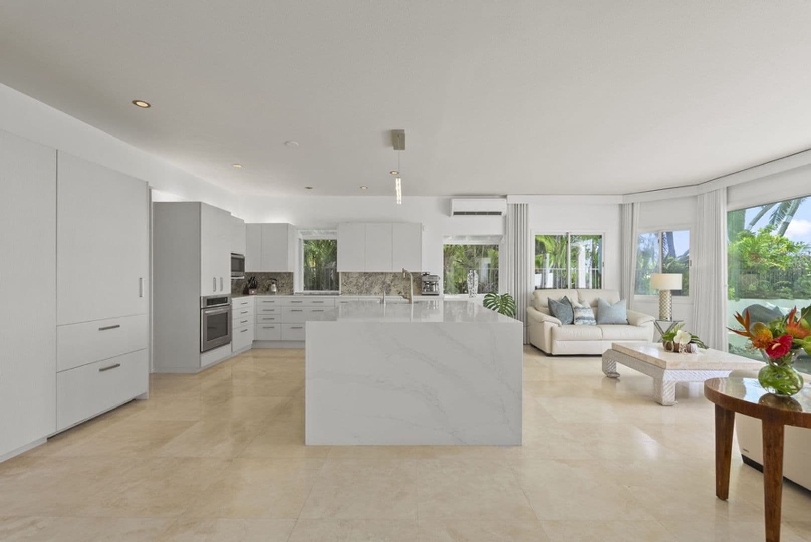 Honolulu House: 5641 Kalanianaole Hwy