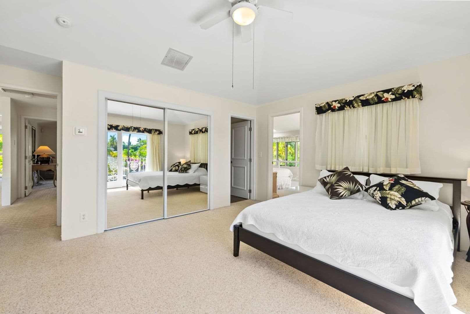 Honolulu House: 4818 Kahala Ave