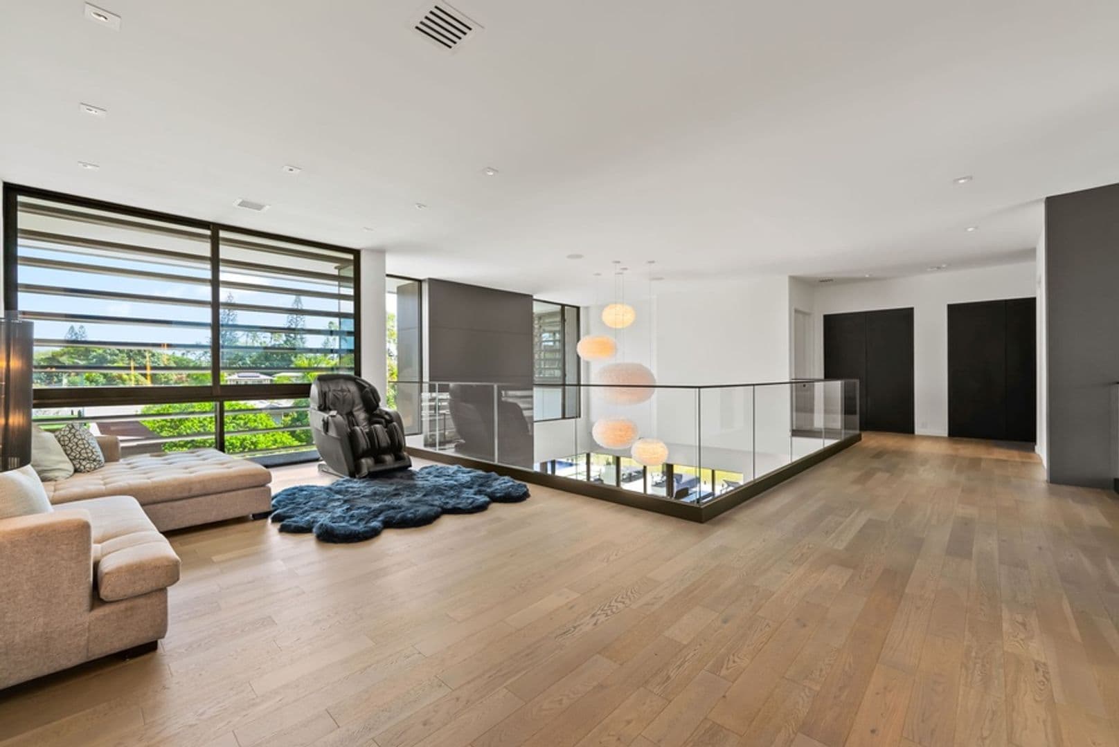 Honolulu House: 5295 Kalanianaole Hwy